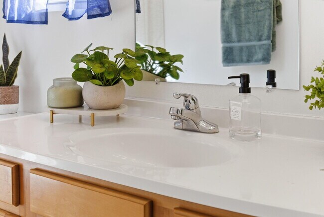 Building Photo - 1127 N Northwood Ave