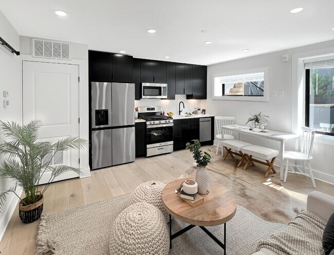 Building Photo - 1026 18th St NE