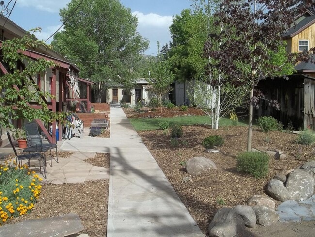 Building Photo - Charming 1 Bedroom, 1 Bath Apartment – Wal...