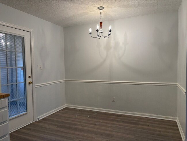 Building Photo - MOVE IN SPECIAL: 2 Bedroom, 1.5 Bathroom Condo in Winston-Salem!