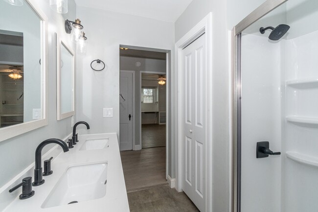 Building Photo - 412 Keeble St