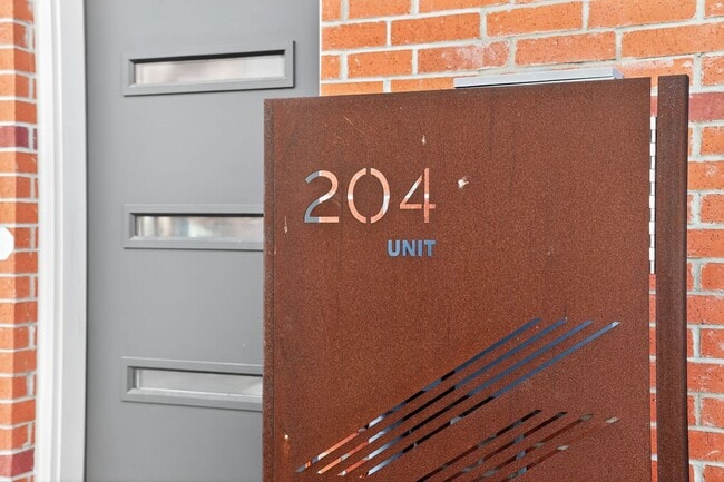 Building Photo - 4 Week Free Move-In Incentive!! Modern Luxury Townhome in Gated Community – Rooftop Balcony & Pre...