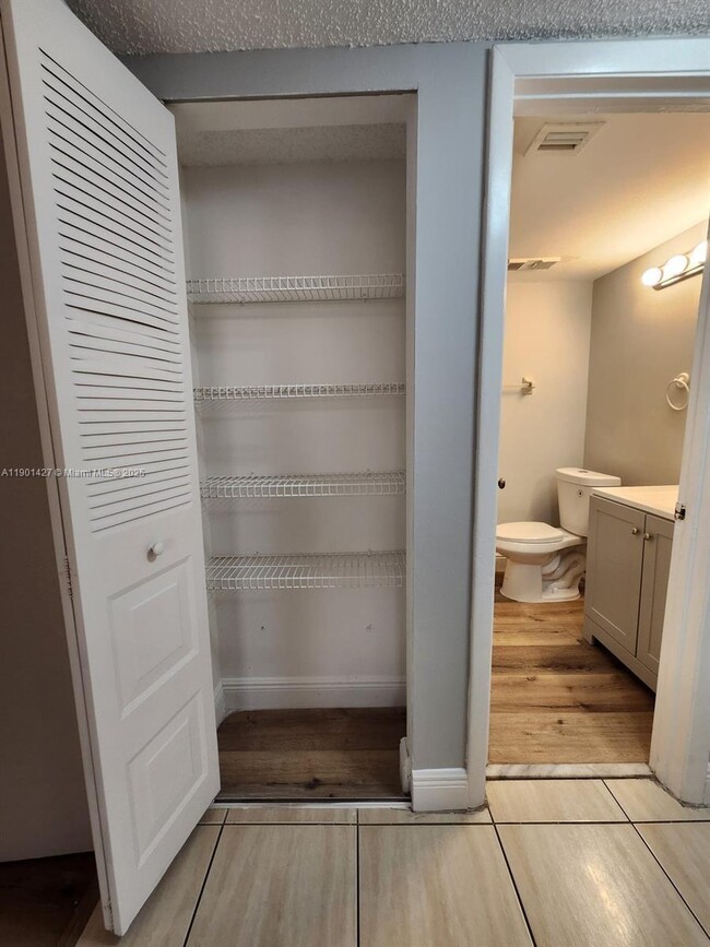 Building Photo - 212 Lake Pointe Dr