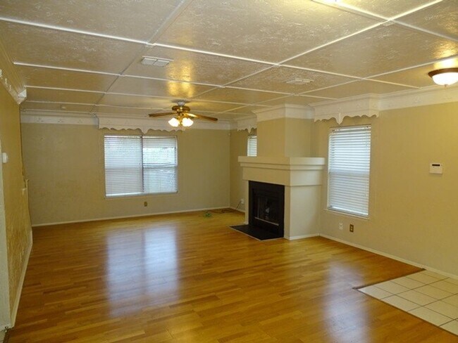 Building Photo - 6859 Flaming Ridge Dr