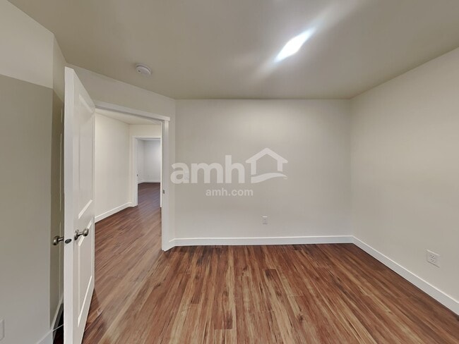 Building Photo - 4751 85th Dr NE