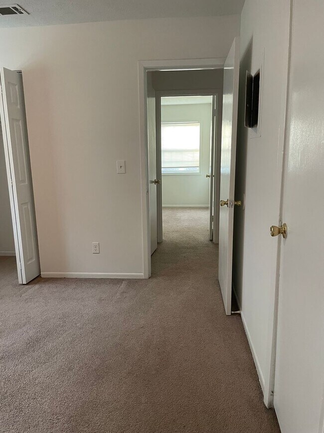 Building Photo - Modern 2-Bed, 1-Bath Oasis with Central Air and Gourmet Kitchen