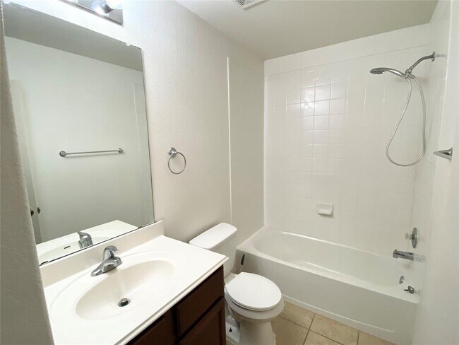 Building Photo - 201 Sapphire Ln