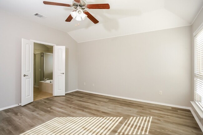 Building Photo - 3013 Melrose Dr