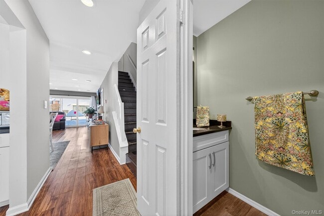 Building Photo - 12 Brook Dr