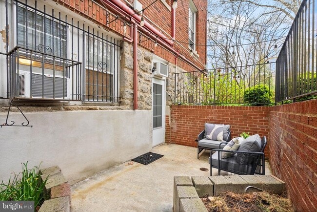 Building Photo - 3039 Macomb St NW