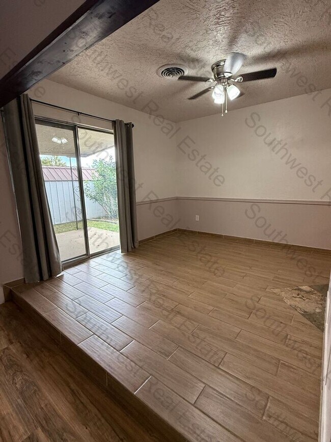 Building Photo - Beautiful 3 bedroom 2 bath brick home