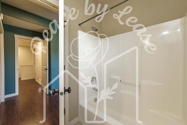 Building Photo - 8838 NE Brentford Way