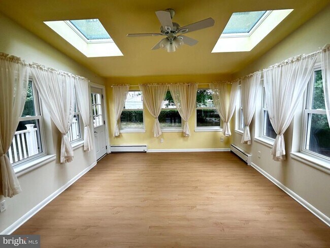 Building Photo - 287 Anderson Rd