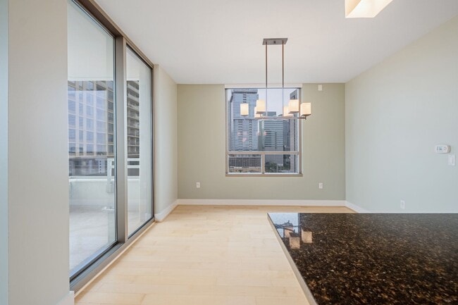 Building Photo - Luxurious 2 Bedroom, 2 Bath High Rise in Downtown Austin