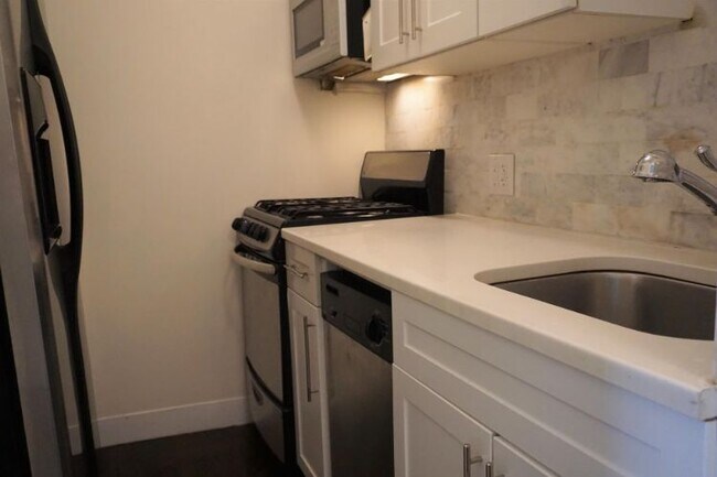 Building Photo - 9 W 110th St