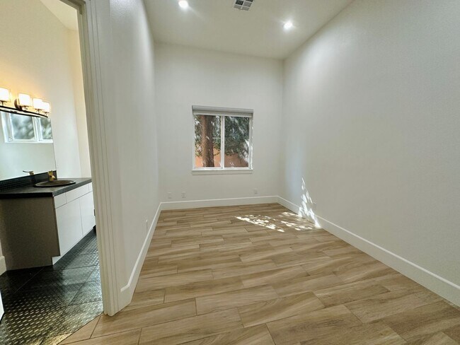 Building Photo - Stunning home with pool in prestigious Eagle Hills!