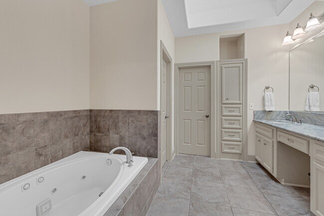 Building Photo - 2414 Dorrington St