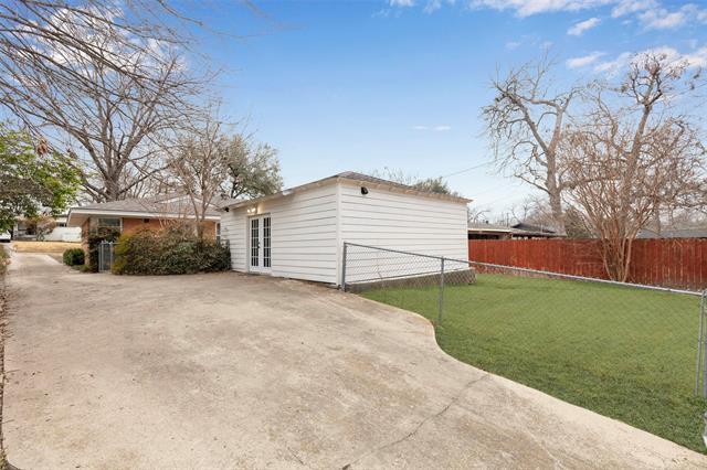 Building Photo - 8633 Westglen Dr