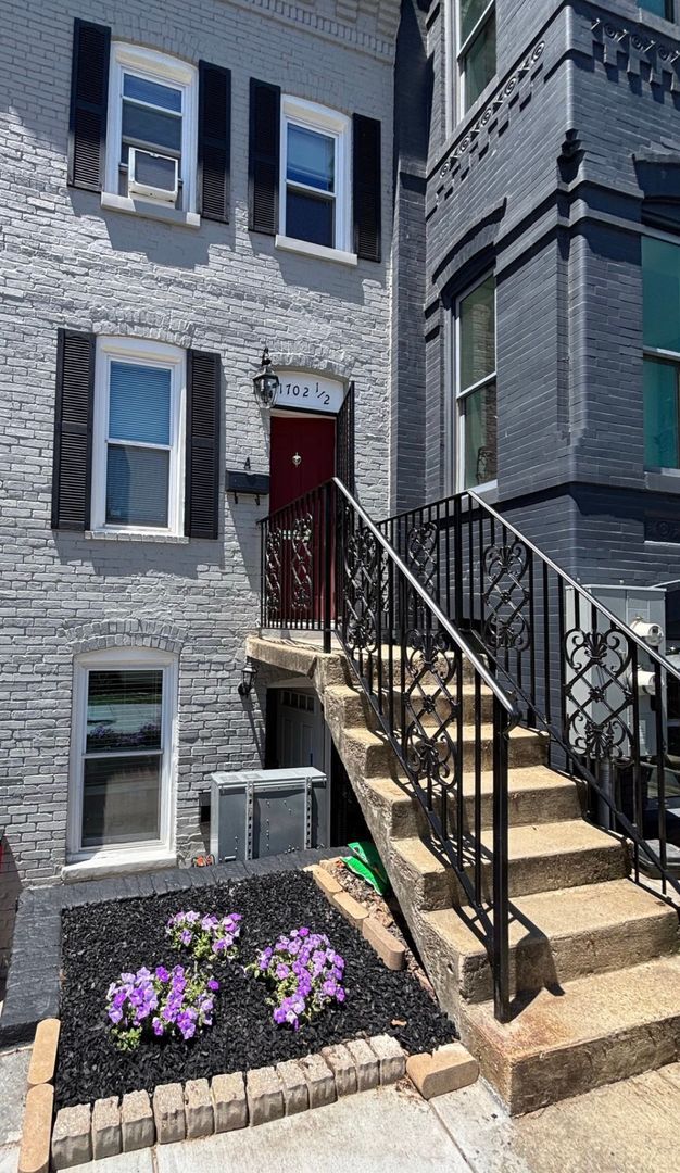 Building Photo - 1702 1/2 10th Street NW