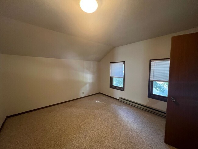 Building Photo - 636 Kickbusch St