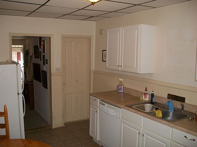 Building Photo - 482 New Dorwart St