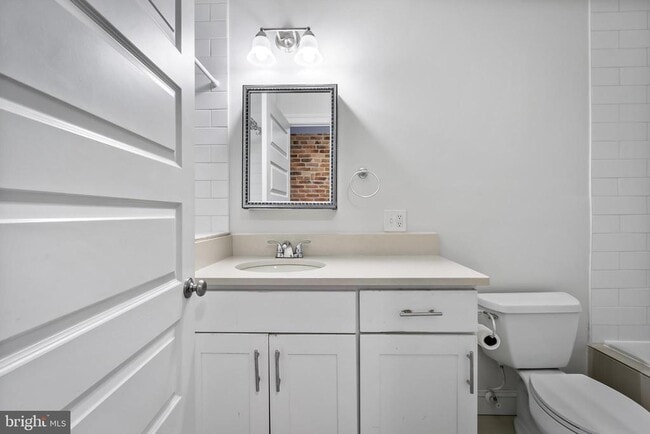 Building Photo - 108 S Conkling St