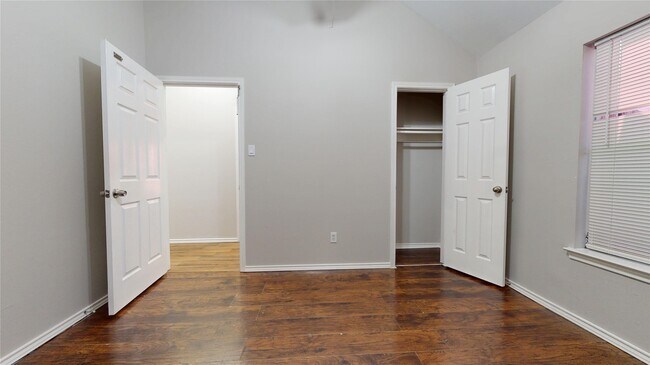 Building Photo - 16611 Cheshire Grove Ln