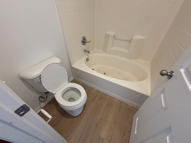 Building Photo - Charming 3-Bedroom Home with Modern Comfor...