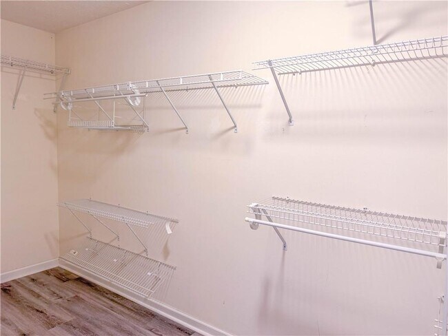 Building Photo - 2959 Belfaire Crest Ct