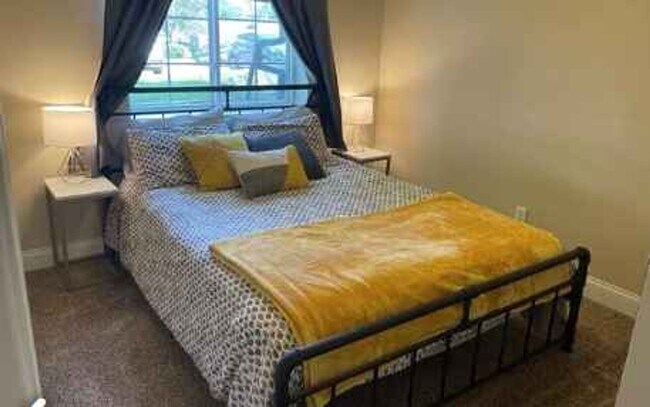 Building Photo - Amazing 2 Bedroom - 1 Bath Condo in University Heights