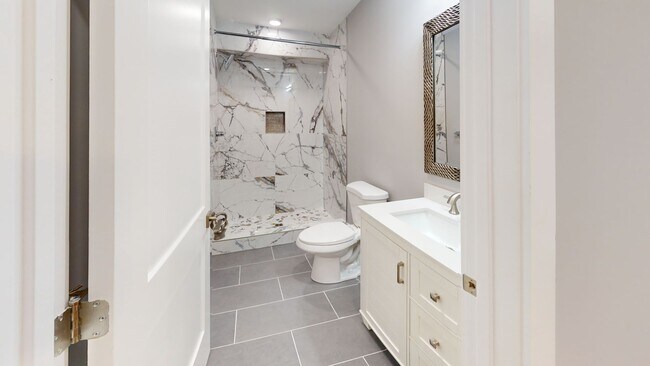 Building Photo - 6BR/6BA in Fort Sanders |Off Campus Housin...