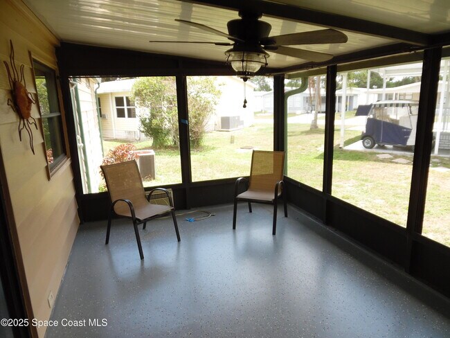 Building Photo - 327 Macadamia Dr