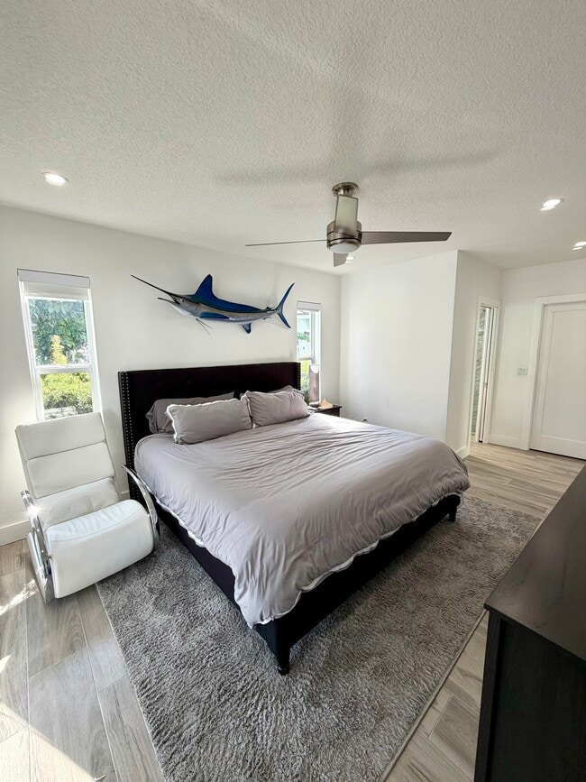 Building Photo - 100 SW 11th Ave