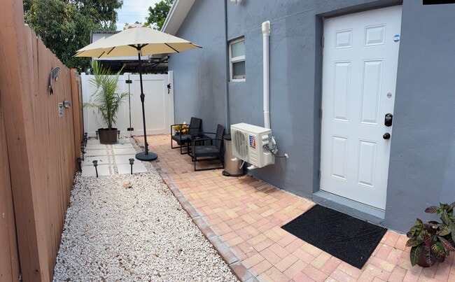 Building Photo - 191 NW 17th Ct