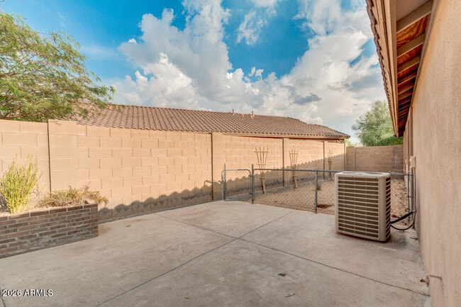 Building Photo - 10270 E Blanche Dr