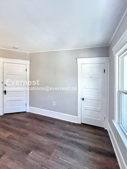 Building Photo - 2216 E 82nd St