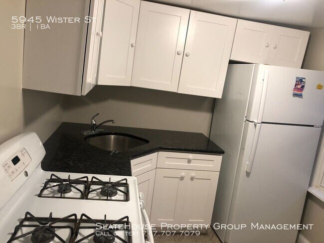 Building Photo - 3 Bedroom 1 Bath Home Near Lasalle