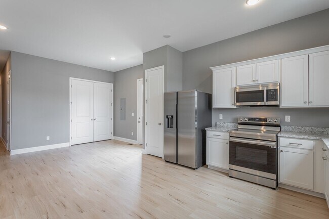 Building Photo - Modern 4 Bedroom Home in Southside