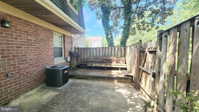 Building Photo - 10823 Bucknell Dr