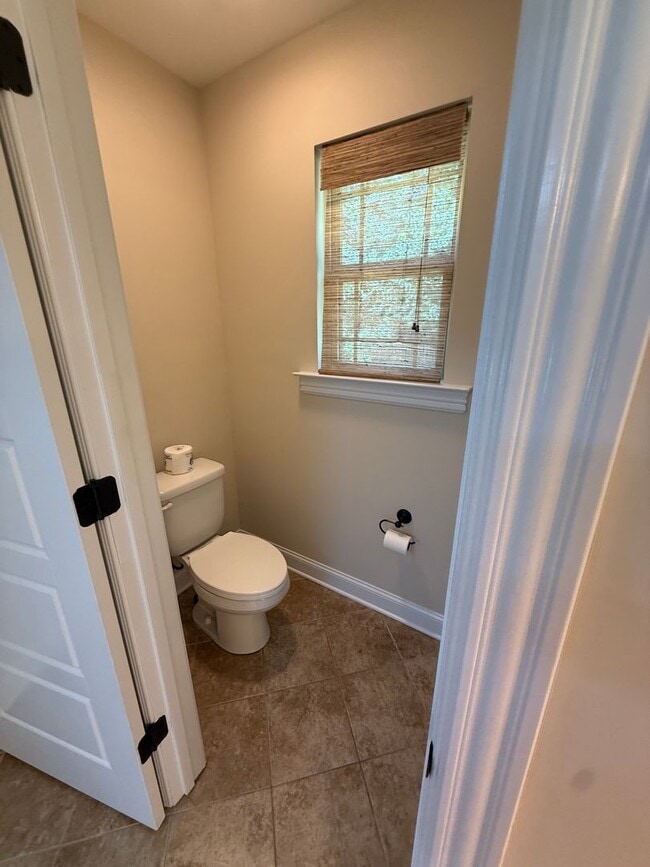 Building Photo - Elegant 3-Bedroom Home in Gated Seven Lakes with Community Pool