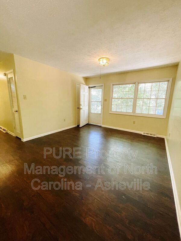 Building Photo - 25 Evelake Dr