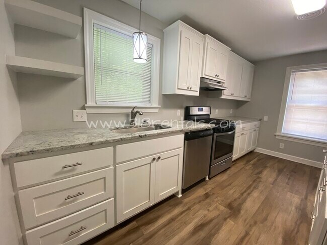 Building Photo - Completely remodeled home in Broadmoor available