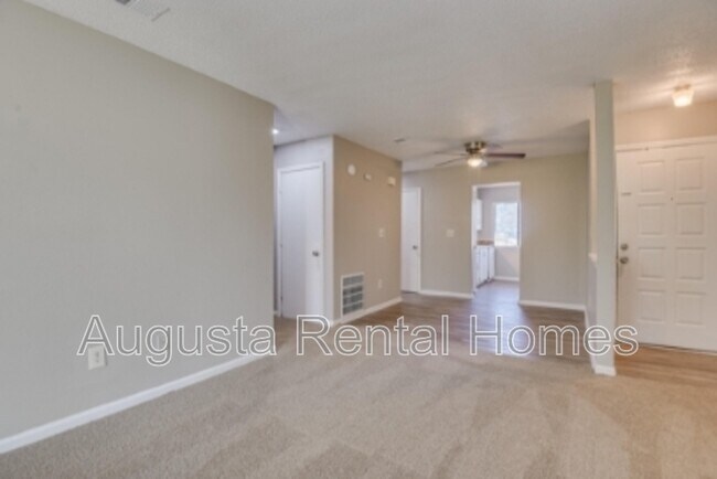 Building Photo - 2814C Thomas Lane