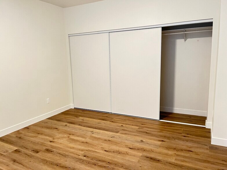 Building Photo - 9938 Lull St