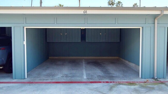 Building Photo - Stunning Bayfront 2/2.5 Condo in Montego Court