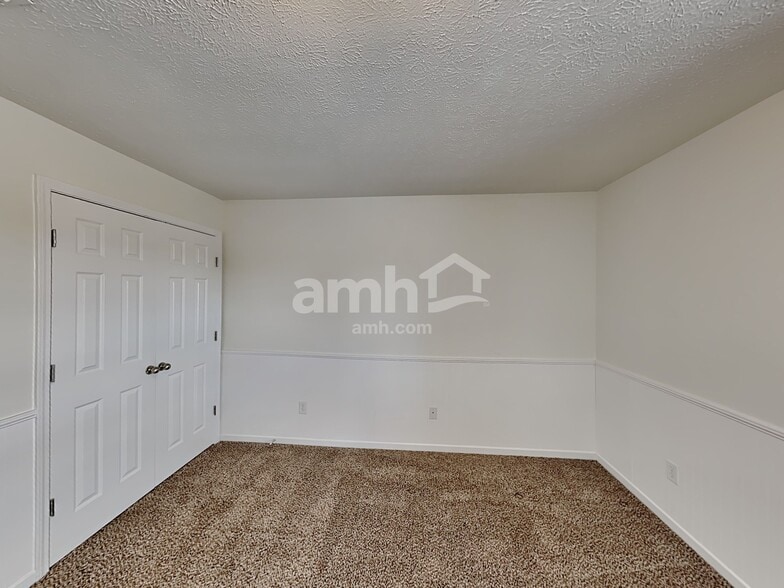 Building Photo - 2126 Burgess Ln