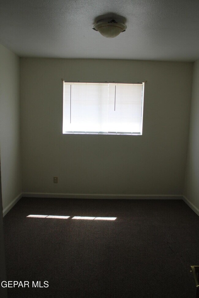 Building Photo - 9201 Mt Shasta Dr