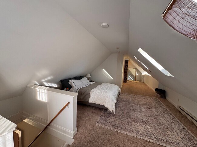 Building Photo - 3910-3912 Thomas Ave South