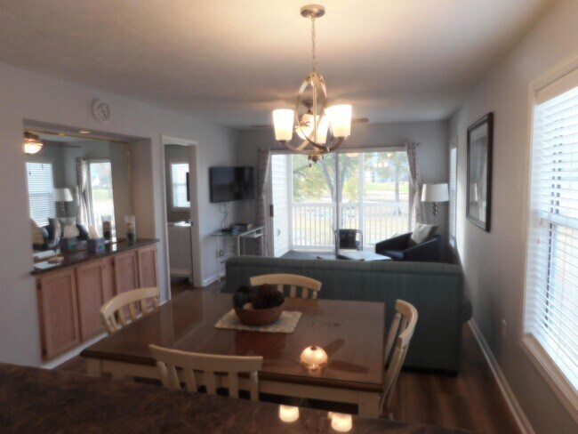 Building Photo - 521 White River Dr