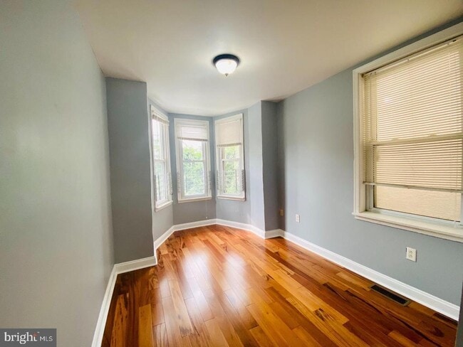 Building Photo - 1704 N Sydenham St